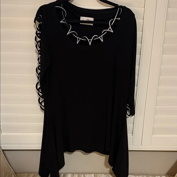 Joseph Ribkoff Black Blouse with White Detailing large-extra large - Picture 1 of 5